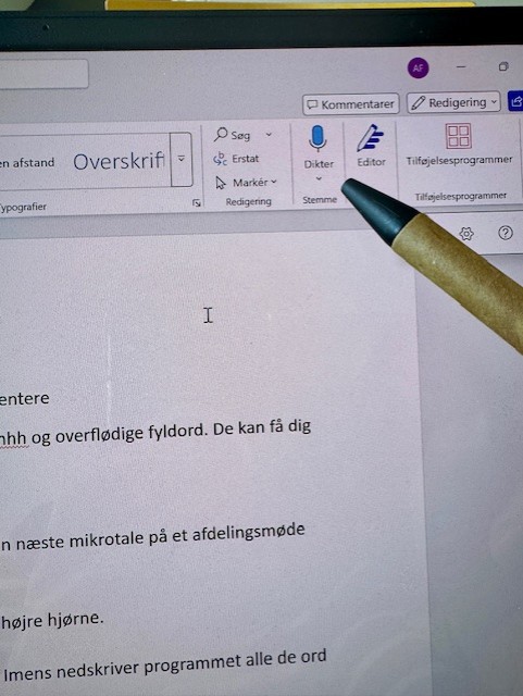 Anna Foss anbefaler brug dikter-knappen